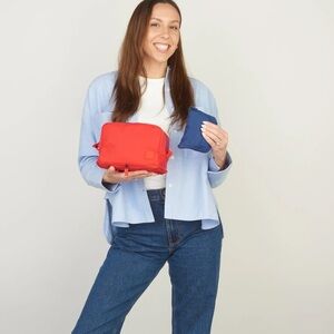 NWT IHKWIP PACKABLE COSMETIC CASE